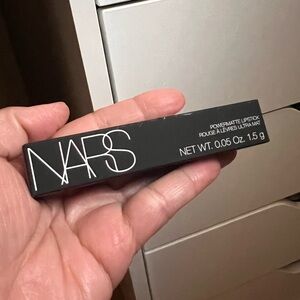 New,NARS POWERMATTE LIPSTICK color THUNDER KISS 115,brand new never used.
